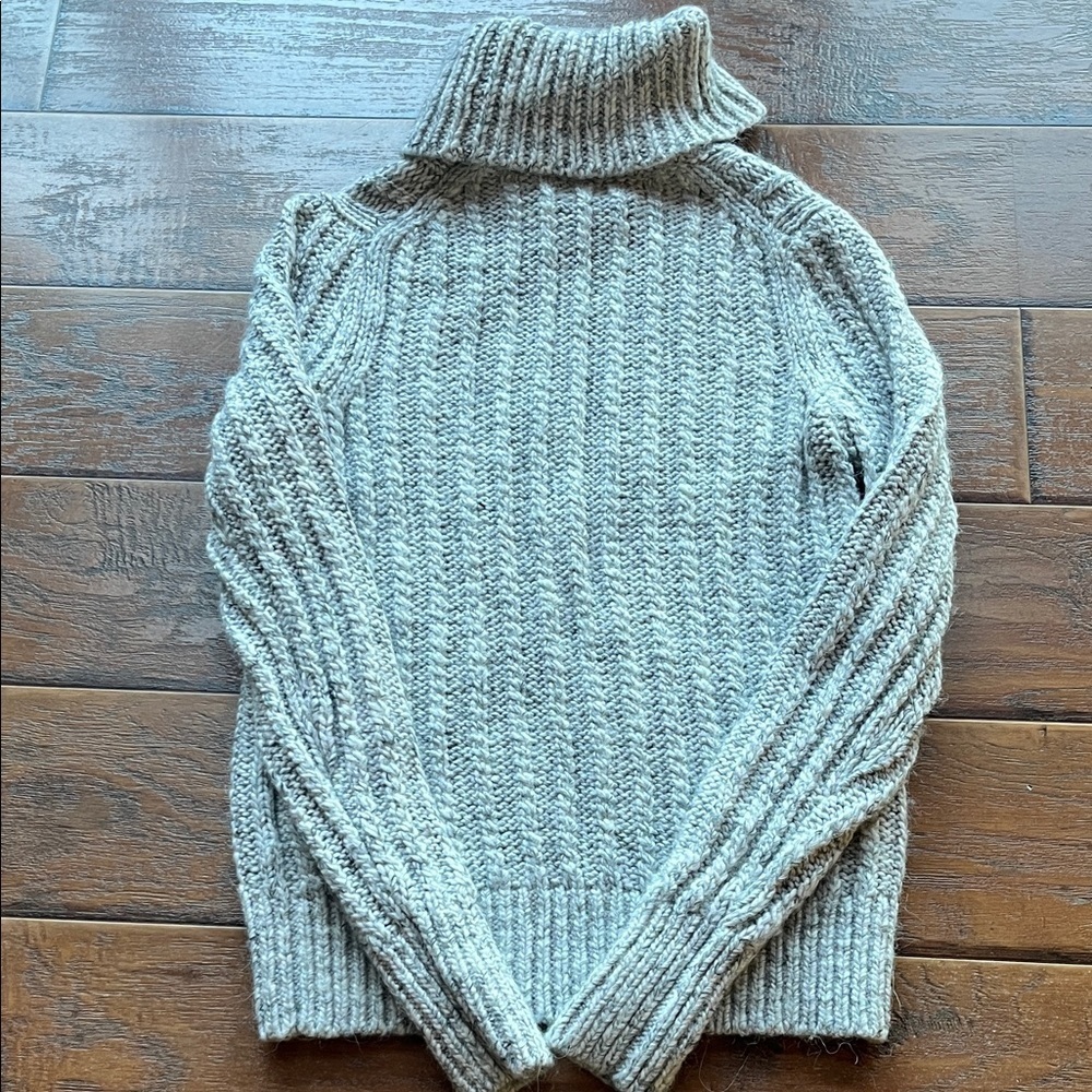 NWOT Banana Republic Gray Turtleneck Italian Yarn Sweater - Size Small - Picture 6 of 9
